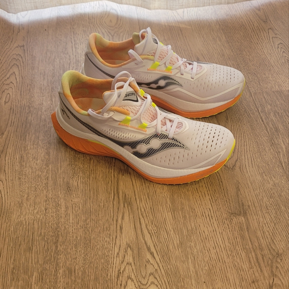 Men’s Endorphin speed 4 Size 10.5 - Almost New